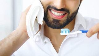 periuță de dinți &icirc;nghițită