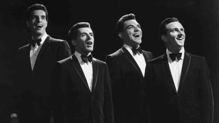 Cântăreţ mort din cauza Covid-19. Decesul fulgerător i-a șocat pe fani