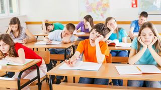 Focar de Coronavirus în școli. 13 clase trec la cursuri exclusiv online după apariţia unor cazuri de Covid-19 în rândul elevilor şi profesorilor