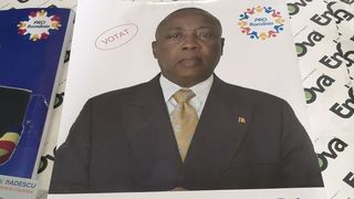 Congolezul Eminga vrea să fie ales primar după ce a părăsit partidul lui Liviu Dragnea! Raymond și-a cumpărat o casă și un teren agricol la țară!