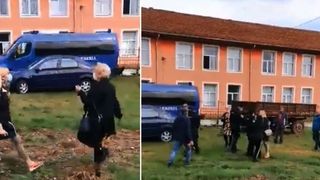 Două femei s-au bătut în fața secție de vot! Forțele de ordine au intervenit!