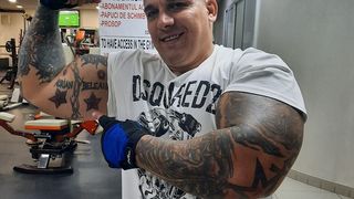 Ce a făcut Adrian Corduneanu în ziua alegerilor! „Beleaua” a ieșit la pădure și a făcut un grătar la bustul gol! VIDEO