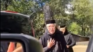 Scandal la Mănăstirea Agapia. Mai multe măicuțe, duse la vot de politicieni