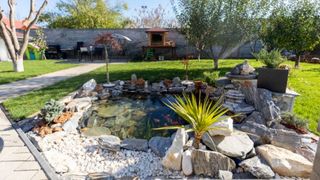 Amenajarea unei grădini în pantă - Ce soluții ai?