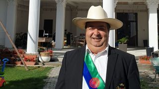 Scandal uriaș la alegeri cu Regele Cioabă! După ce a obținut doar 80 de voturi la Sibiu, susține că a pierdut pentru că nu a fost lăsat să folosească asul de treflă pe buletinul de vot!