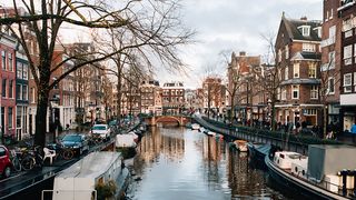 10 locuri și atracții de vizitat în Amsterdam, cel mai frumos oraș din Olanda