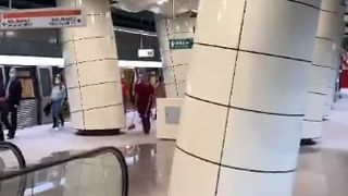 Plouă la metroul Drumul Taberei! Imaginile au devenit virale. Șeful Metrorex: &bdquo;A fost o scurtă avarie"