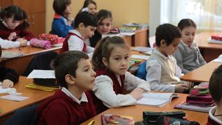 Cea mai mare şcoală din Buzău se închide. Doi elevi şi un profesor, confirmaţi cu coronavirus