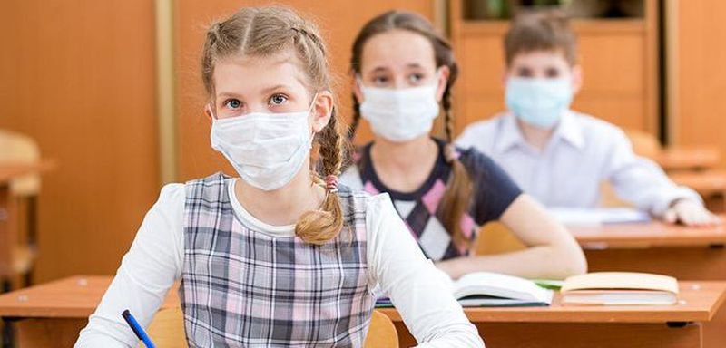 Masca devine obligatorie în zona şcolilor, în Galaţi