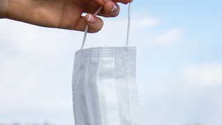 Purtarea măştii devine obligatorie în zona şcolilor şi nu numai