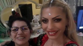 Nicoleta Guță și-a sărbătorit mama și i-a făcut o petrecere surpriză de ziua ei: „Să rămâi lângă noi încă 100 de ani”