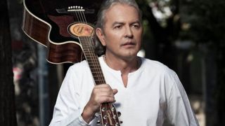 Operat de urgență de colecist, Ducu Bertzi este încurajat de colegii de scenă: ”Să te faci bine, Ducule! Și asta repede, că mai avem treabă...de ne-or lăsa ăștia...Doamne-ajută!”