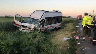 VIDEO - Accident grav cu autobuz. Muncitori răniți