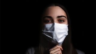 Medicul Radu Ciornei îi avertizează pe români: "Măștile acestea, bombe epidemiologice / Un soi de cârpă mega-infectată"