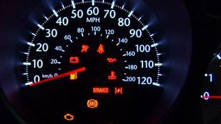 Ce martori de bord apar la Dacia Logan și ce semnificație au aceștia. Lista completă