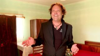 Duminica aceasta, de la ora 14:30, la “Asta-i Romania!” Charlie Ottley, englezul vrajit de Romania, mai mult decat de oricare alt loc din lume