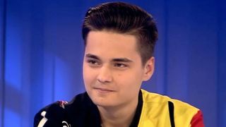 Selly este provocat la o dezbatere televizată de un personaj celebru: &rdquo;Selly, ai curaj? &Icirc;ți promit că mă voi folosi doar de armele tale!&rdquo; EXCLUSIV