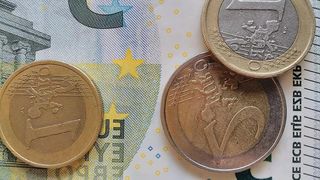 Curs valutar BNR, azi 14 octombrie.  EURO se menține aproape de maximul istoric