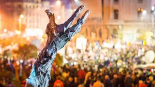 Dosarul Colectiv: Ministerul Sănătății va plăti tratamentul în ţară şi în străinătate pentru persoanele care au luat parte la tragedia din cadrul clubului