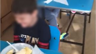 O educatoare din Fetești s-a filmat în timp ce bătea un copil. Mesajul ei către părinți: Aștept idei pentru viitoarele ”corecții”