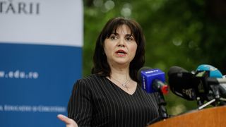 Edu.ro: 135 de școli și grădinițe au intrat azi în scenariul roșu