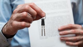 Cum trebuie să arate un contract de închiriere apartament și ce trebuie să conțină