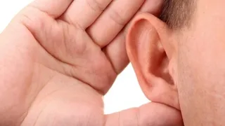 Un nou simptom COVID-19: pierderea auzului