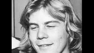 Doliu în lumea muzicii rock. Fostul basist al uneia dintre cele mai faimoase trupe de rock a murit