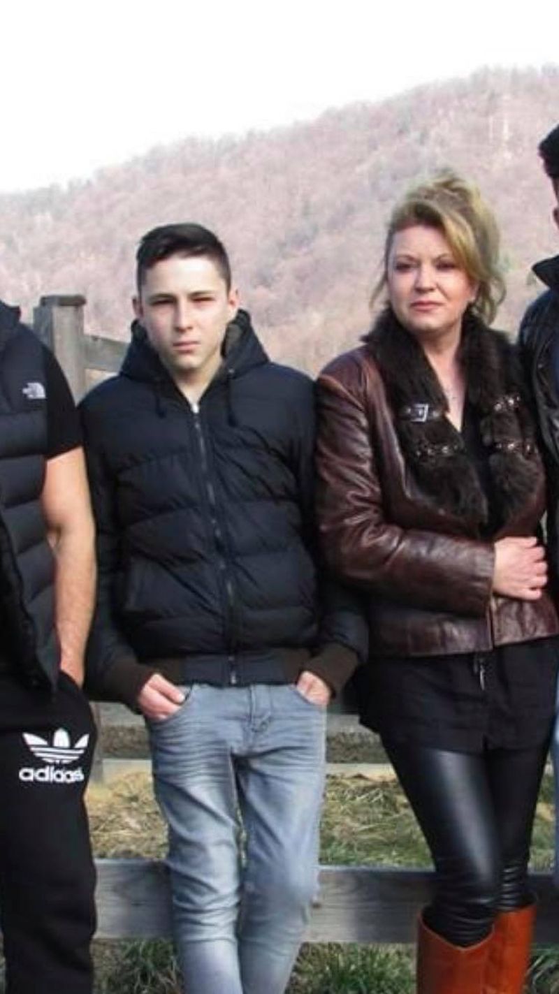 alex zănoagă în adolescență