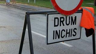 Drum închis din cauza viscolului şi a vizibilităţii reduse