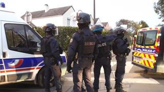 Franţa: Zeci de mii de oameni au ieşit în stradă pentru a-l omagia pe profesorul ucis