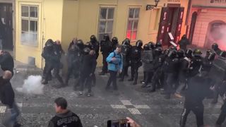  Manifestaţii violente împotriva măsurilor anti-covid-19 la Praga