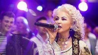 Stana Izbașa a rămas fără armele din dotare! Judecătorii au decis confiscarea arsenalului deținut de celebra solistă de muzică populară! EXCLUSIV