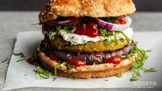 VIDEO - Discuri și batoane vegetale, în loc de burgeri și cârnați