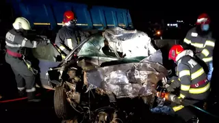 Accident tragic &icirc;n Vaslui! Un t&acirc;năr a murit, după ce a intrat cu 180 km/h &icirc;ntru-un camion