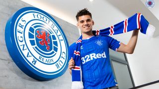 Ce cadou a primit Ianis Hagi din partea antrenorului Steven Gerard