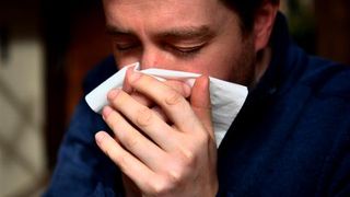 Alertă medicană: Europa rămâne fără doze de vaccin antigripal. Creşte riscul unei duble epidemii