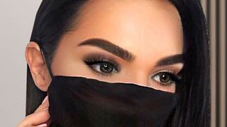 VIDEO - Măști de protecție transformate în ținute. Designerii, români