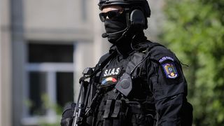 Percheziții într-o farmacie din București, unde se vindeau medicamente cu stupefiante