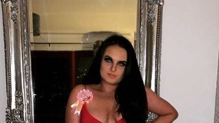 Poza inocentă a unei femei din Scoția a devenit virală din cauza unui detaliu XXX care se vede în oglindă