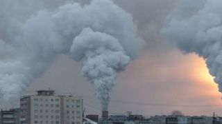 Poluarea din atmosferă ar putea creşte cu 15% mortalitatea din cauza COVID-19