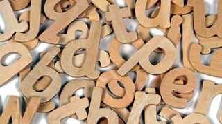 Cum se scrie corect: aceeași sau aceiași?