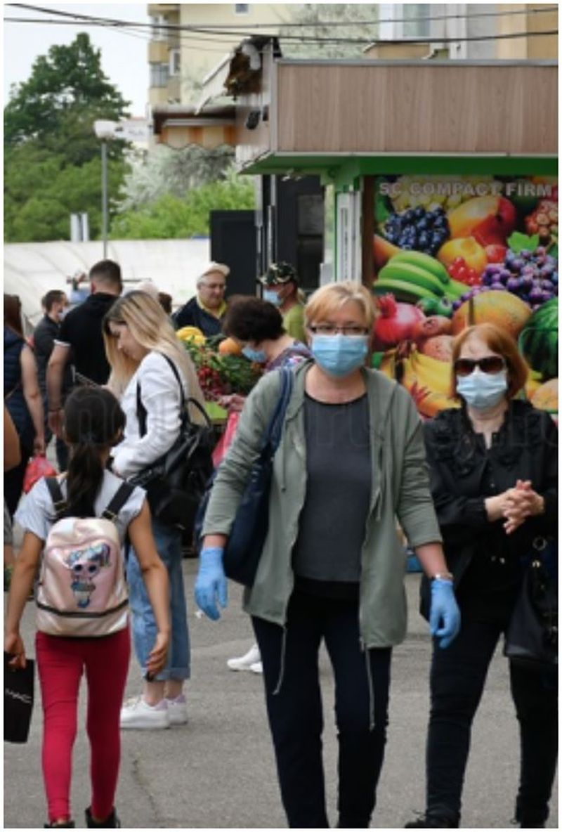 Purtarea măştii de protecţie devine obligatorie în spaţiile deschise din tot judeţul Timiş