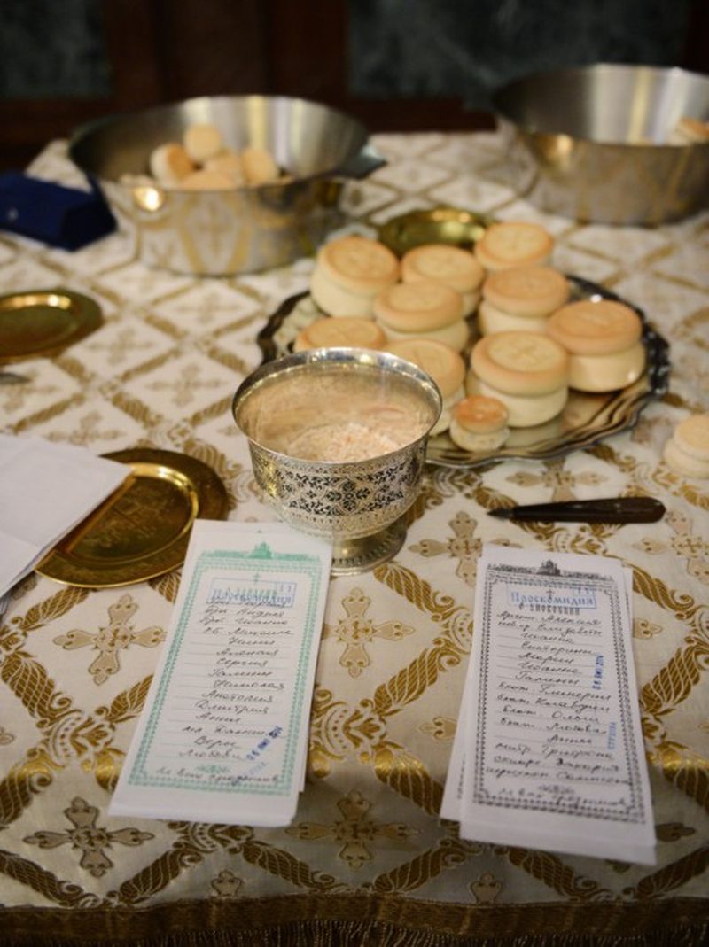 Cum se scrie un acatist de Ziua Morților