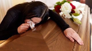 VIDEO - Cavoul care a dispărut. Cu tot cu morții dinăuntru