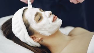 7 ritualuri de îngrijire ale pielii după 50 de ani