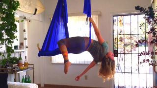 VIDEO - Air yoga în hamac, nou tip de exerciții fizice