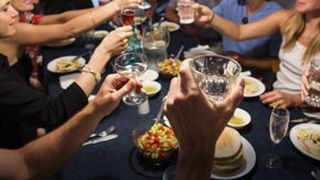 VIDEO - Petrecerile de apartament, în pandemie. Maxim 20 de persoane