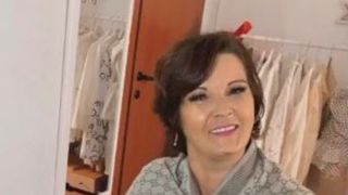 Este sexy și plină de viață. Ea este mama unei foste concurente a emisiunii „Puterea Dragostei”