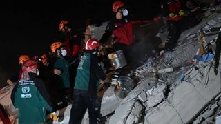 VIDEO - Cutremur în Marea Egee: Cel puţin 26 de morţi şi peste 800 de răniţi în Turcia şi Grecia